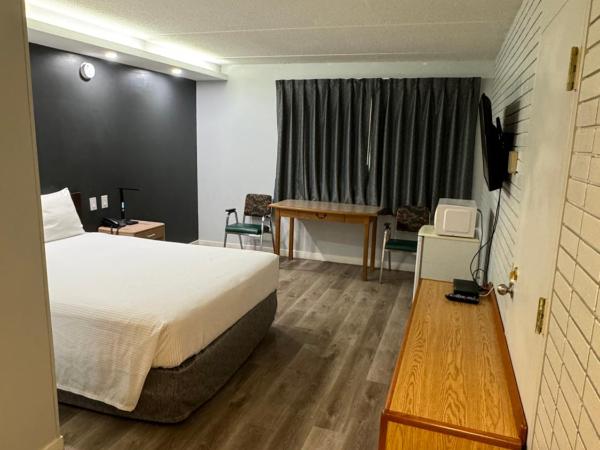 Travelodge by Wyndham Winnipeg Airport : photo 4 de la chambre chambre lit queen-size - non-fumeurs