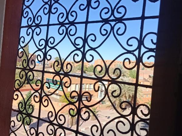 hôtel hicham : photo 3 de la chambre chambre familiale avec salle de bains commune