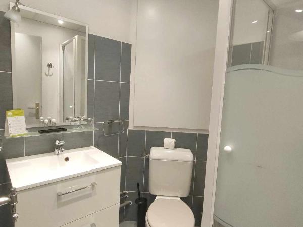 Hôtel La Réserve : photo 3 de la chambre chambre simple Économique