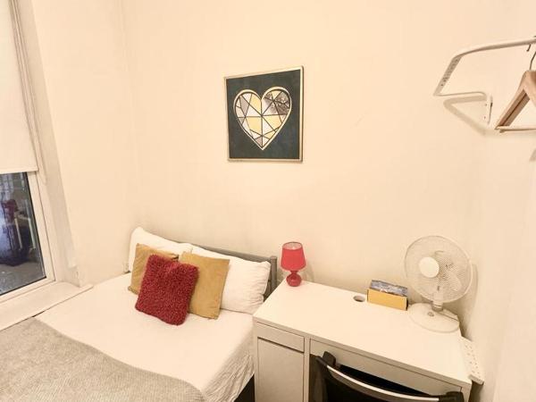 Metropolitan Coziness Private Bedrooms in Euston Station 161 : photo 7 de la chambre chambre double standard avec salle de bains commune