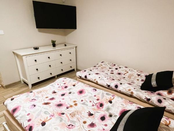 Pod Czereśnią : photo 8 de la chambre appartement - vue sur jardin