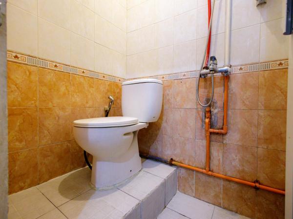 Marcello Residence Siwalankerto near Petra University Surabaya Mitra RedDoorz : photo 6 de la chambre chambre double standard