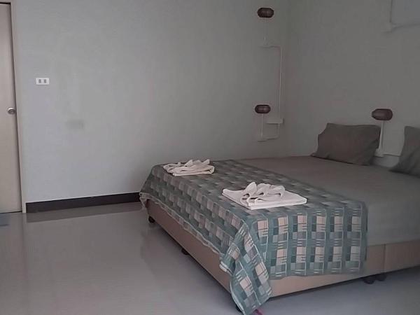 เขาหลัก ซัมเมอร์เฮาส์ 2 : photo 1 de la chambre chambre double standard avec balcon 