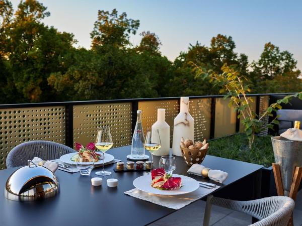 L'esquisse Hotel & Spa Colmar - MGallery : photo 2 de la chambre suite penthouse exécutive 2 chambres - terrasse - vue panoramique