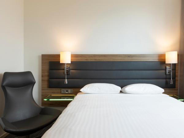 Moxy Glasgow Merchant City : photo 2 de la chambre chambre moxy lit queen-size