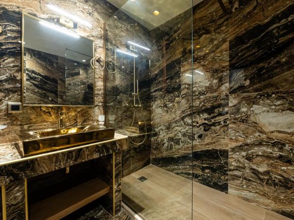 Royal Gold City Suites by Omilos Hotels : photo 7 de la chambre terra suite with jacuzzi