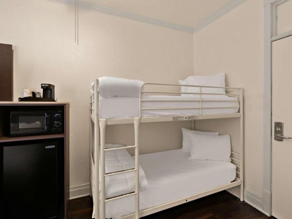 Mithila San Francisco - SureStay Collection by Best Western : photo 8 de la chambre chambre lit queen-size avec lit superposé - non-fumeurs