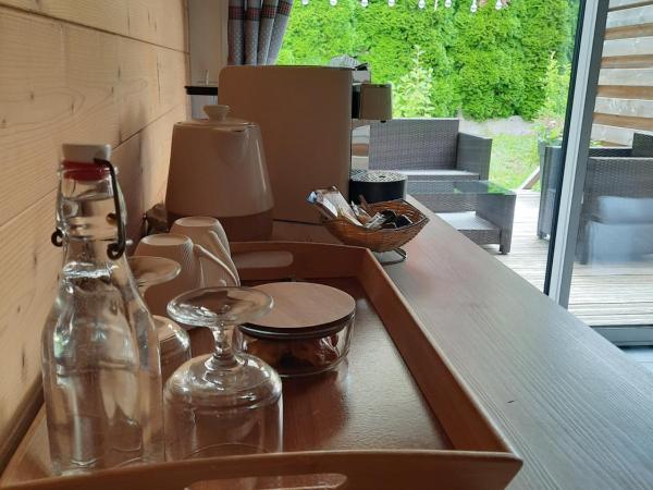 Au Coeur des Lacs - Chambres d'hôtes : photo 5 de la chambre chambre double avec terrasse - mauselaine