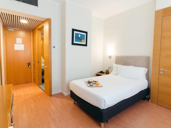 Hotel Excelsior Bari : photo 4 de la chambre chambre simple standard