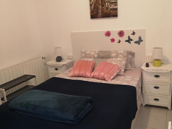 Hostel de las Facultades : photo 8 de la chambre chambre quadruple avec salle de bains privative