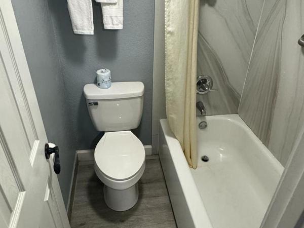 Midtown Lodge : photo 4 de la chambre chambre lit king-size