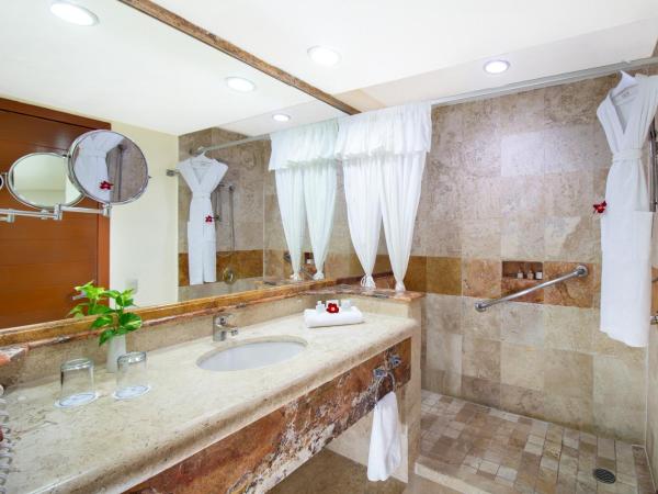 Plaza Pelicanos Grand Beach Resort All Inclusive : photo 6 de la chambre suite