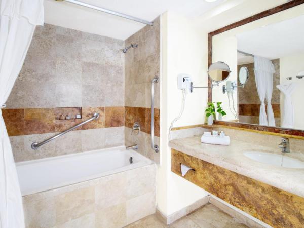 Plaza Pelicanos Grand Beach Resort All Inclusive : photo 5 de la chambre suite 2 chambres