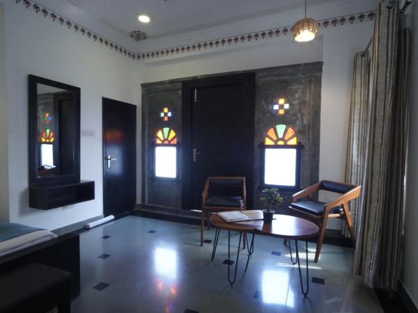 Hotel Banjara Retreat : photo 6 de la chambre suite lit king-size avec balcon