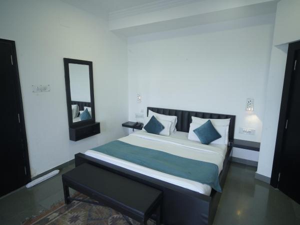 Hotel Banjara Retreat : photo 3 de la chambre suite lit king-size avec balcon