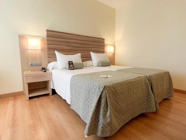 Riviera Beachotel - Adults Recommended : photo 4 de la chambre chambre lits jumeaux avec balcon