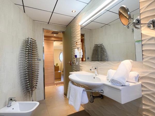 Riviera Beachotel - Adults Recommended : photo 6 de la chambre chambre lit king-size