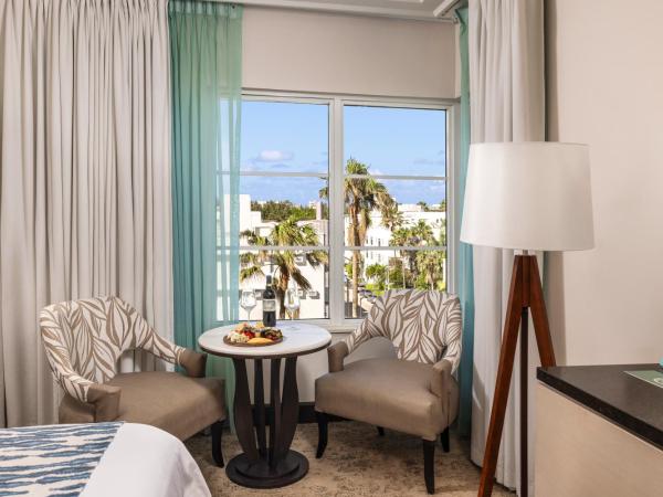 The Palms Hotel & Spa : photo 4 de la chambre hébergement standard avec 1 lit king-size