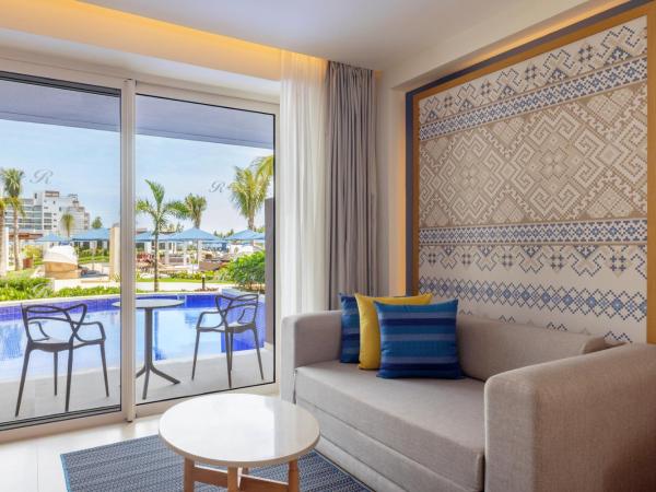 Royalton Splash Riviera Cancun, An Autograph Collection All-Inclusive Resort : photo 7 de la chambre suite junior de luxe baignade