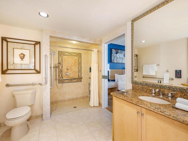 Hilton Vacation Club Polo Towers Las Vegas : photo 6 de la chambre suite 1 chambre lit king-size deluxe avec douche accessible en fauteuil roulant