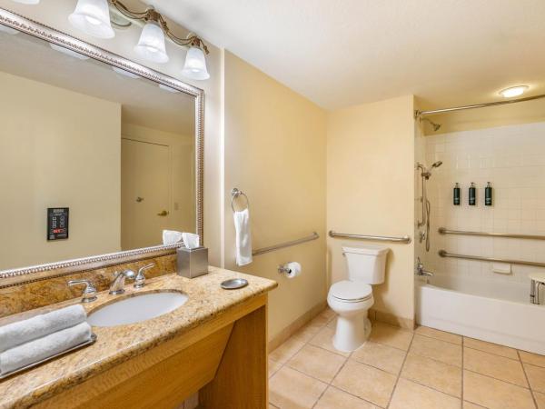 Hilton Vacation Club Polo Towers Las Vegas : photo 6 de la chambre suite 1 chambre lit king-size avec baignoire adaptée aux personnes à mobilité réduite