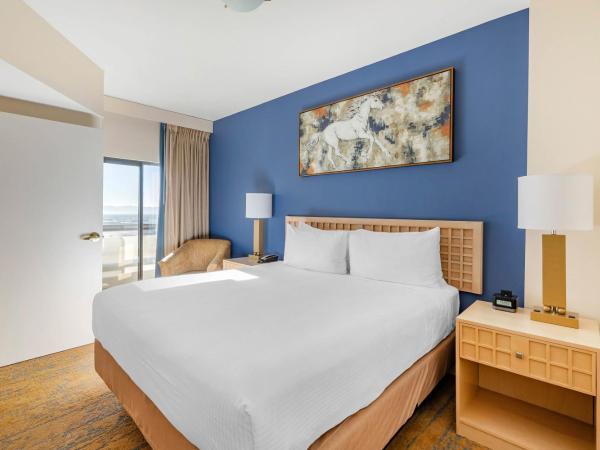 Hilton Vacation Club Polo Towers Las Vegas : photo 5 de la chambre suite 1 chambre lit king-size deluxe avec baignoire adaptée aux personnes à mobilité réduite