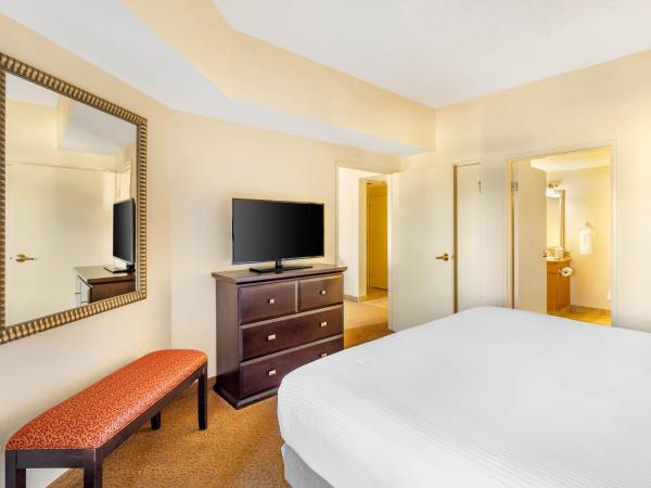 Hilton Vacation Club Polo Towers Las Vegas : photo 10 de la chambre suite 1 chambre lit king-size avec baignoire adaptée aux personnes à mobilité réduite