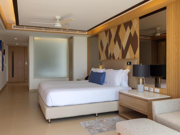 Royalton Splash Riviera Cancun, An Autograph Collection All-Inclusive Resort : photo 1 de la chambre suite sky chairman de luxe 2 chambres face à l'océan diamond club