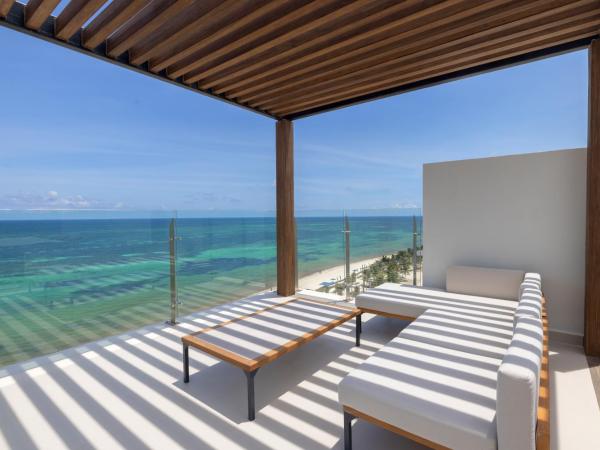 Royalton Splash Riviera Cancun, An Autograph Collection All-Inclusive Resort : photo 9 de la chambre suite sky chairman de luxe 2 chambres face à l'océan diamond club