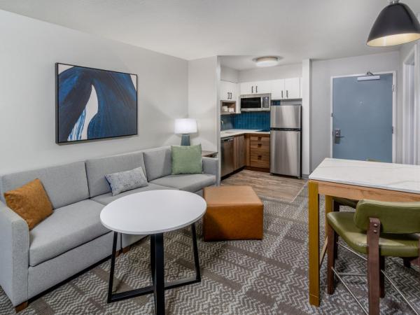 Staybridge Suites Denver - Cherry Creek, an IHG Hotel : photo 5 de la chambre suite - vue panoramique sur rivière