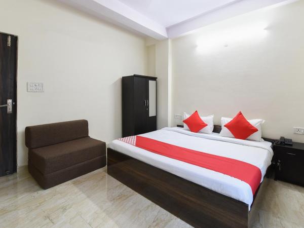 OYO Club Residency Near Tdi Mall : photo 5 de la chambre petite chambre double