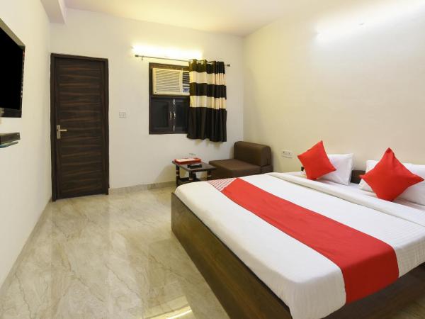 OYO Club Residency Near Tdi Mall : photo 4 de la chambre chambre triple classique
