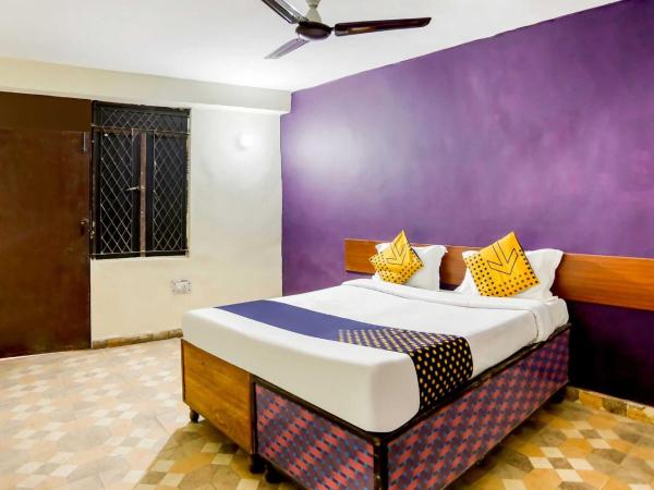 SPOT ON Hotel Harry's 1 Near Select Citywalk Mall : photo 5 de la chambre chambre triple classique