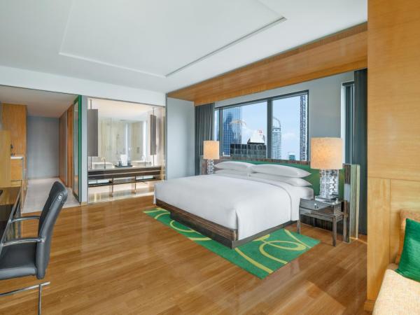 Renaissance Bangkok Ratchaprasong Hotel : photo 2 de la chambre suite studio avec 1 chambre lit king-size