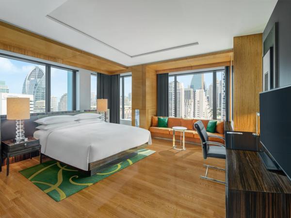 Renaissance Bangkok Ratchaprasong Hotel : photo 1 de la chambre suite studio club avec 1 chambre lit king-size - accès au salon club