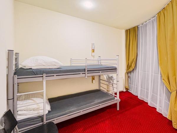 Fry House : photo 5 de la chambre chambre familiale avec salle de bains privative