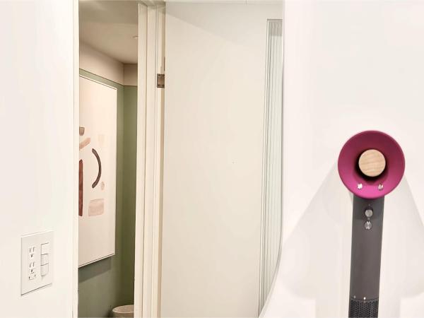 东京上野超级中心 设计师房间Yeoa 上野公园3分钟 车站1分钟 超级繁华 免费wifi 戴森吹风 : photo 8 de la chambre appartement supérieur