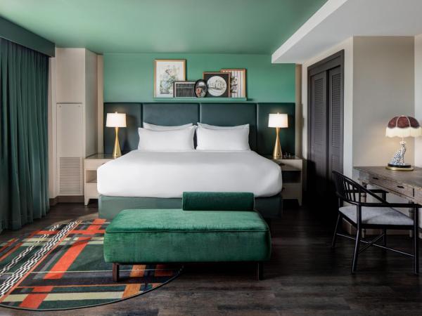 Hotel Tonnelle New Orleans, a Tribute Portfolio Hotel : photo 6 de la chambre chambre lit king-size exécutive - vue sur ville