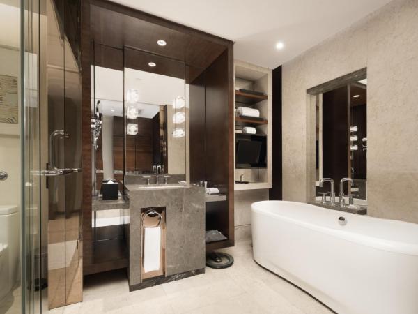 Radisson Blu Plaza Chongqing : photo 6 de la chambre executive room with yangtze river view