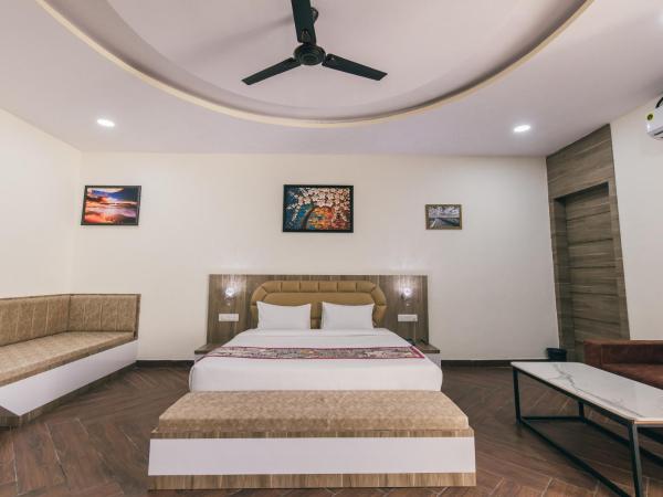 Serenity Hill Resort & Spa - Best resort in Udaipur : photo 10 de la chambre suite familiale avec balcon