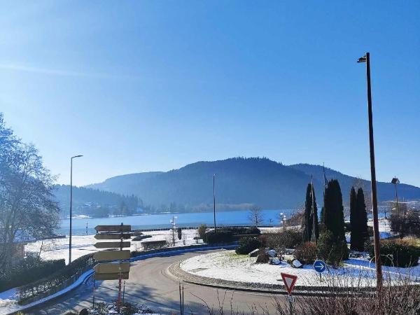 Hôtel La Réserve : photo 10 de la chambre chambre double – vue sur lac