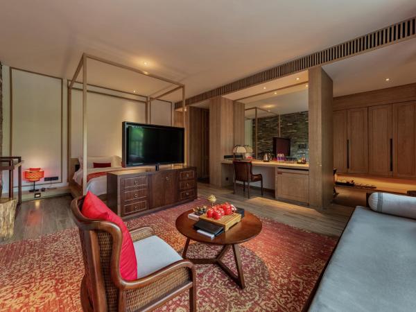Shenzhen OCT Gankeng Ancient Town Phoenix Hakka Hotel : photo 1 de la chambre suite familiale