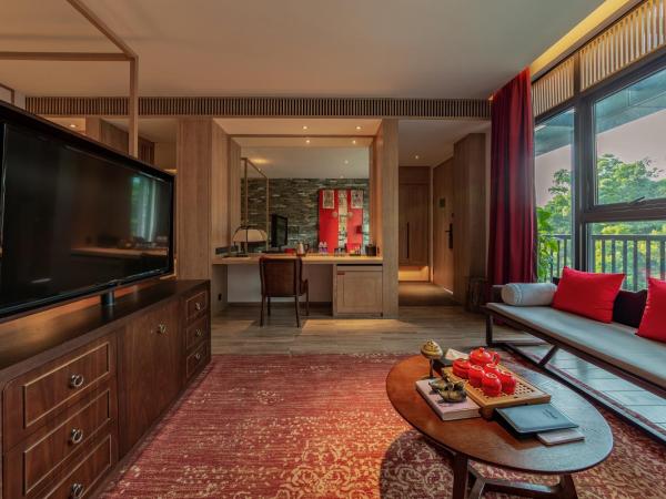 Shenzhen OCT Gankeng Ancient Town Phoenix Hakka Hotel : photo 3 de la chambre suite familiale