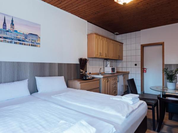 Hotel Hanseat Hamburg : photo 4 de la chambre chambre familiale