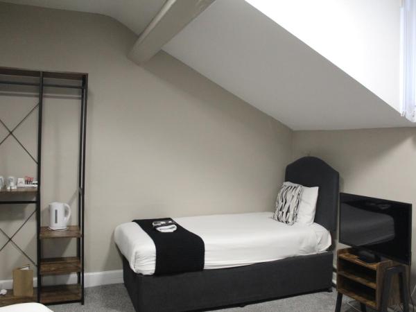 The Mitre Hotel : photo 5 de la chambre chambre triple avec salle de bains commune