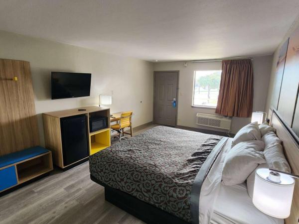 Days Inn Windcrest by Wyndham San Antonio : photo 1 de la chambre chambre lit king-size - non-fumeurs