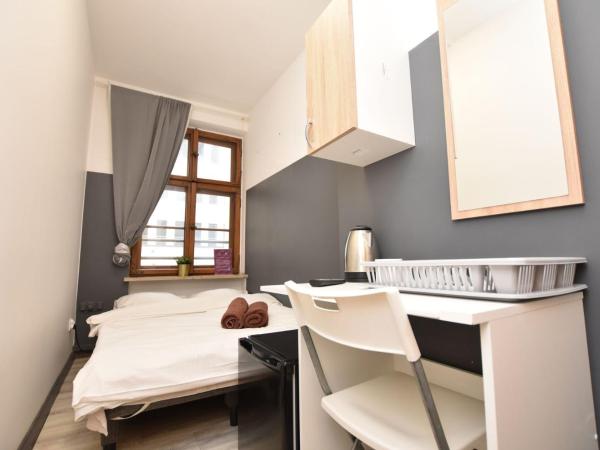 DUKES Hostel - Pokoje prywatne, RYNEK : photo 1 de la chambre chambre double avec salle de bains commune