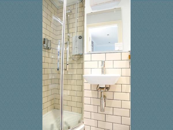 Churchill Brighton : photo 2 de la chambre chambre lits jumeaux avec salle de bains privative