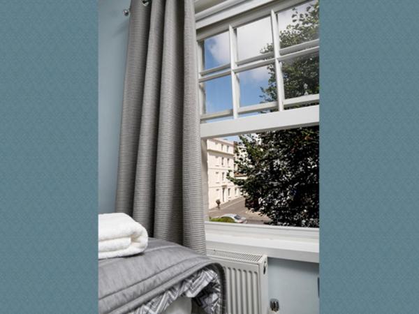 Churchill Brighton : photo 4 de la chambre chambre lits jumeaux avec salle de bains privative