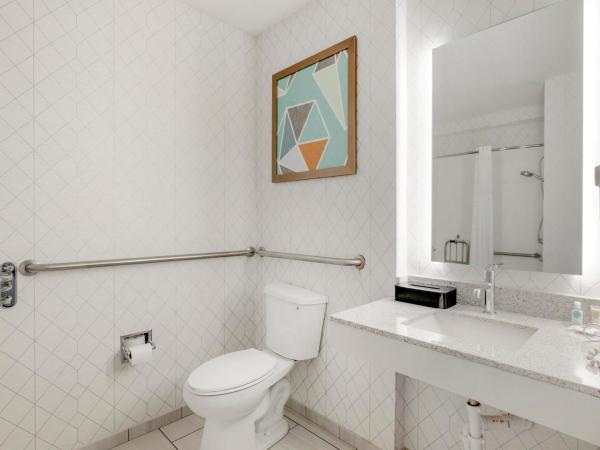 Comfort Inn & Suites Louisville Airport Fair & Expo : photo 4 de la chambre chambre lit king-size - accessible aux personnes à mobilité réduite/non-fumeurs